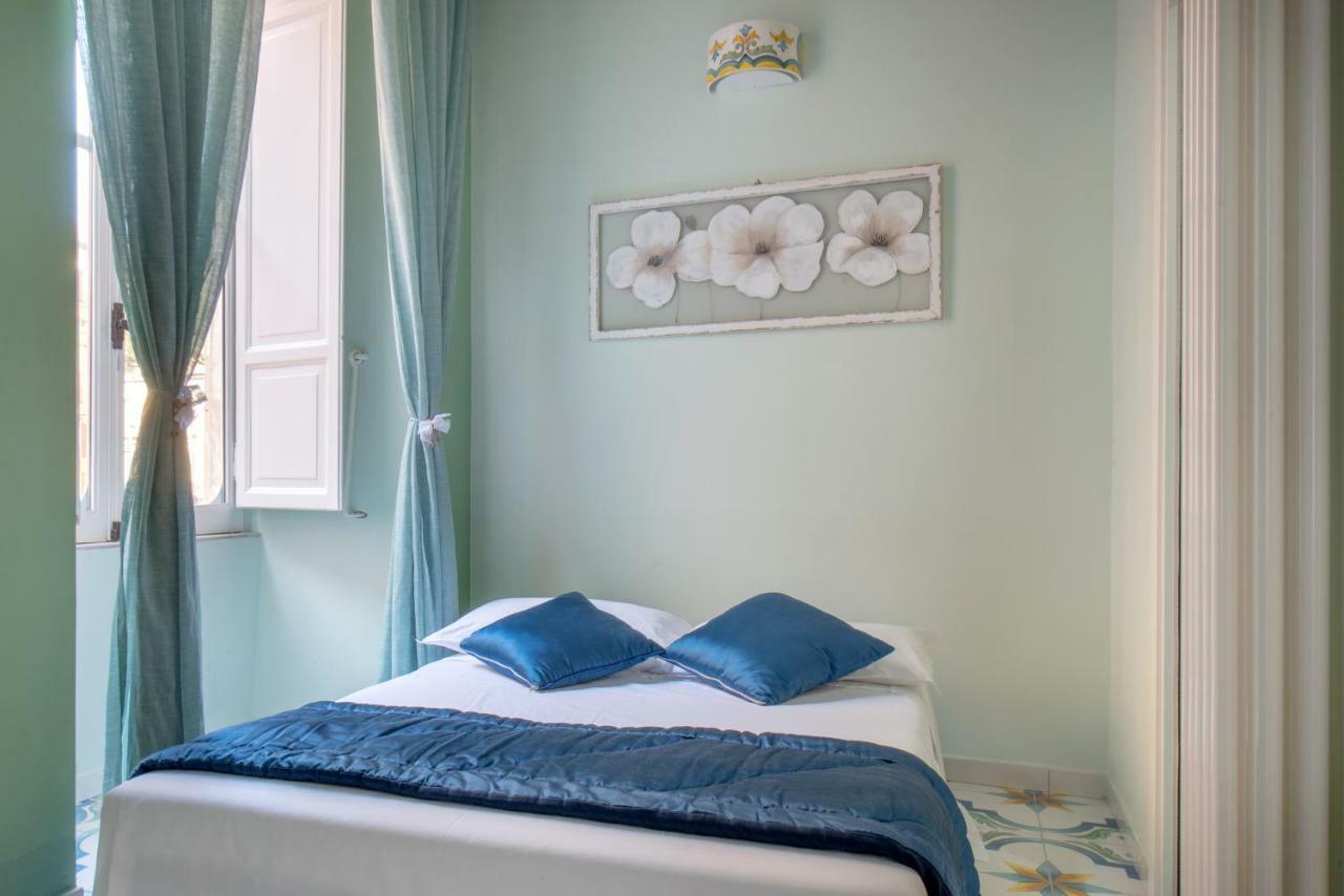 Regina Elena Bed & Breakfast Napoli Bagian luar foto