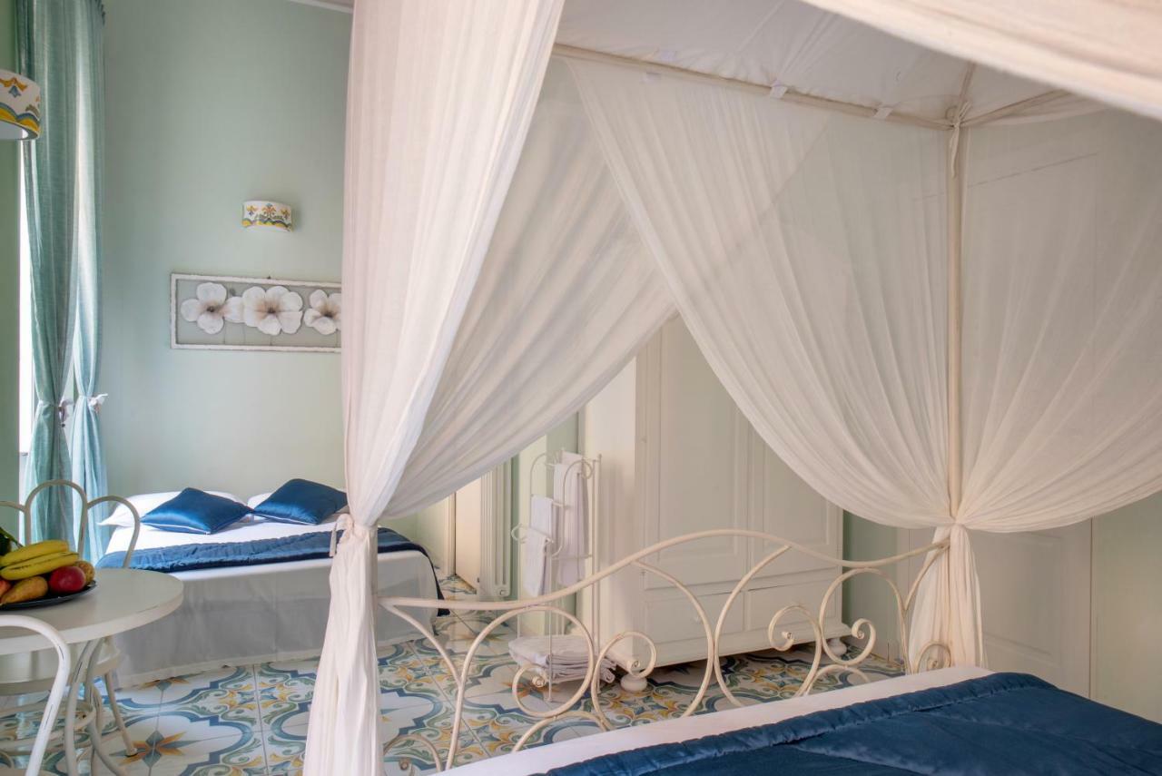 Regina Elena Bed & Breakfast Napoli Bagian luar foto