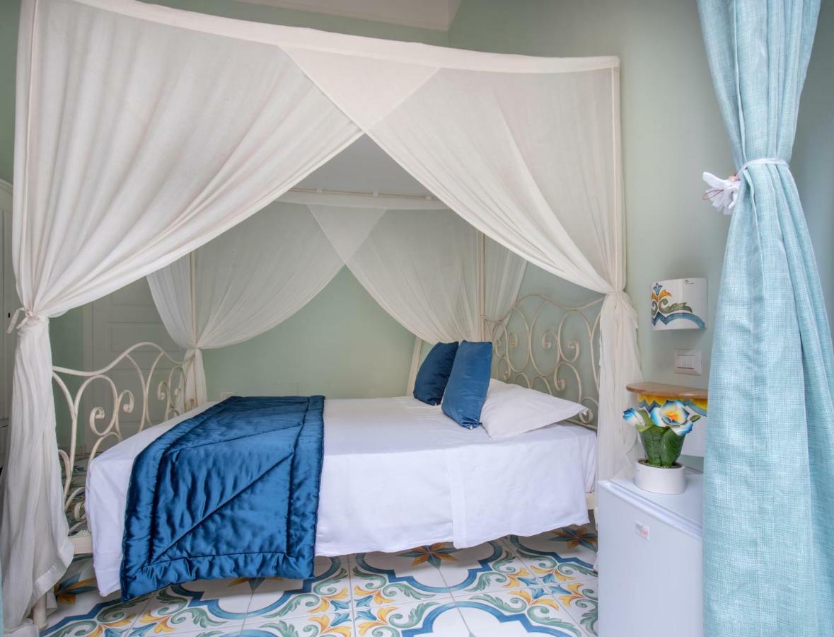 Regina Elena Bed & Breakfast Napoli Bagian luar foto