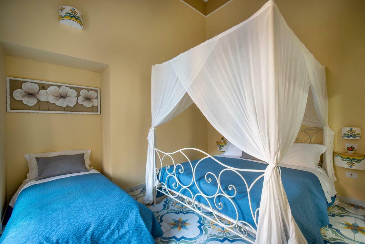 Regina Elena Bed & Breakfast Napoli Bagian luar foto
