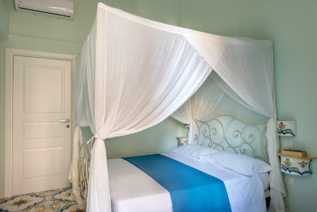 Regina Elena Bed & Breakfast Napoli Bagian luar foto